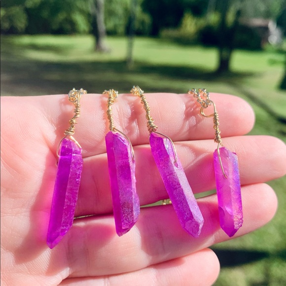 Purple Aura Quartz Gold Necklace - Picture 4 of 6